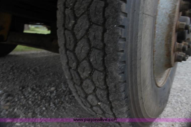 image for item E8495 1995 Western Star 490 tank truck