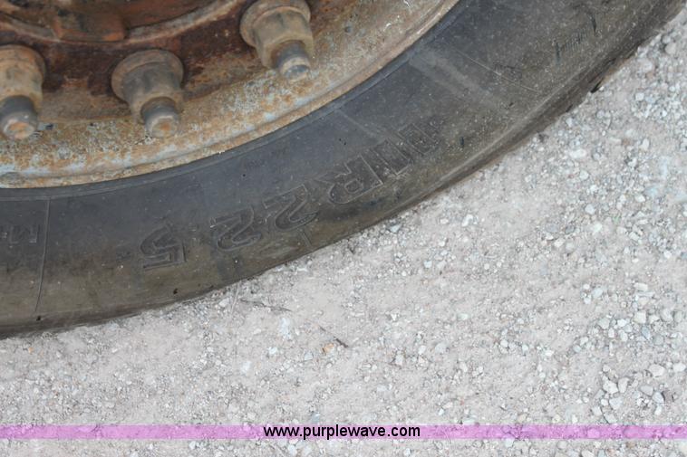 image for item E8495 1995 Western Star 490 tank truck