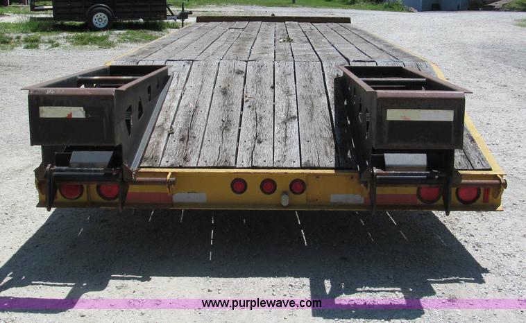 image for item F5070 1997 Trail King TK18-2200 flatbed trailer