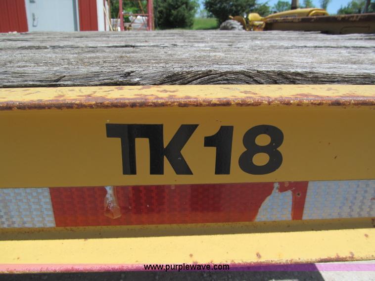 image for item F5070 1997 Trail King TK18-2200 flatbed trailer