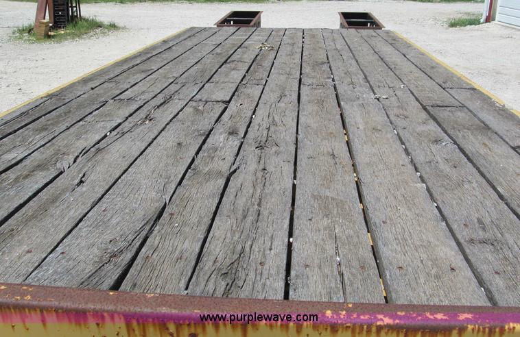 image for item F5070 1997 Trail King TK18-2200 flatbed trailer