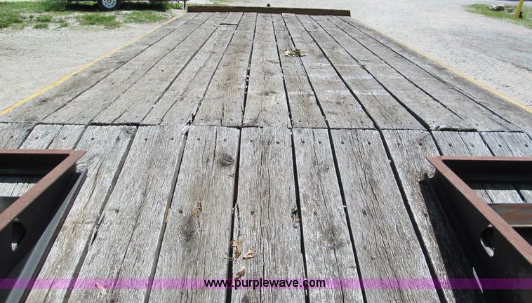 image for item F5070 1997 Trail King TK18-2200 flatbed trailer