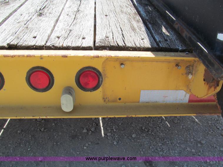 image for item F5070 1997 Trail King TK18-2200 flatbed trailer