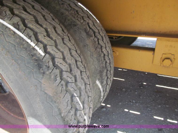 image for item F5070 1997 Trail King TK18-2200 flatbed trailer