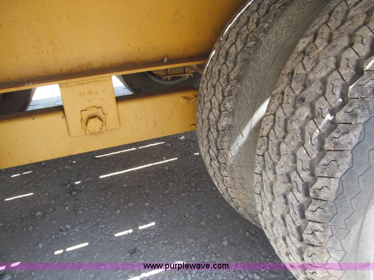 image for item F5070 1997 Trail King TK18-2200 flatbed trailer