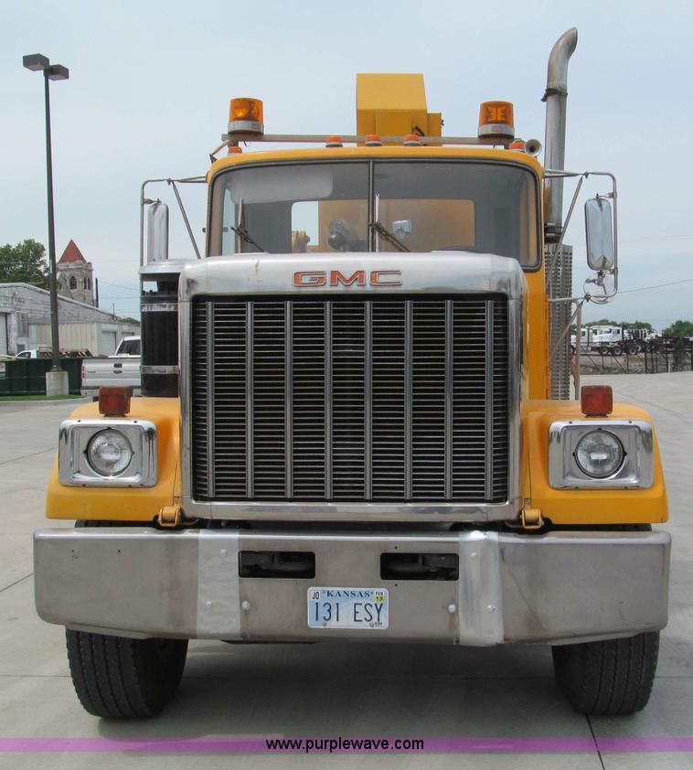 image for item F5071 1986 GMC General bridge inspection truck