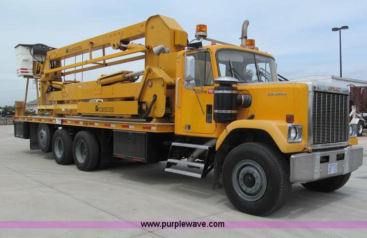 image for item F5071 1986 GMC General bridge inspection truck