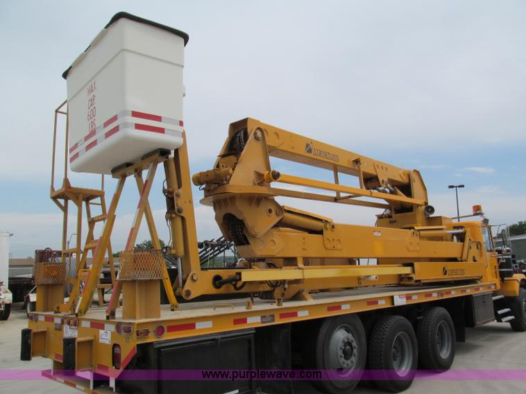 image for item F5071 1986 GMC General bridge inspection truck