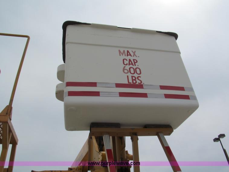 image for item F5071 1986 GMC General bridge inspection truck