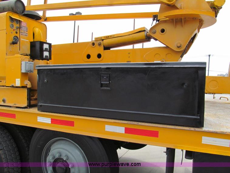 image for item F5071 1986 GMC General bridge inspection truck