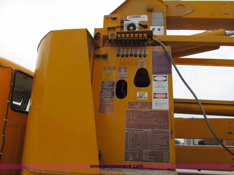 image for item F5071 1986 GMC General bridge inspection truck