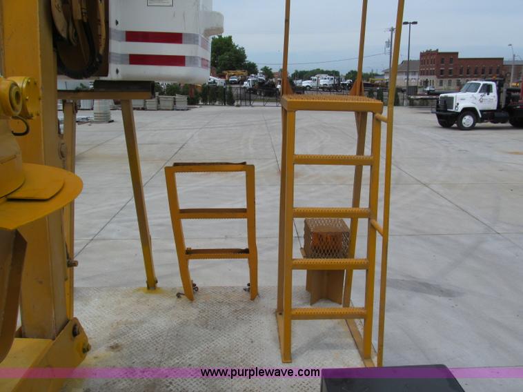 image for item F5071 1986 GMC General bridge inspection truck