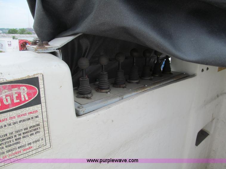 image for item F5071 1986 GMC General bridge inspection truck