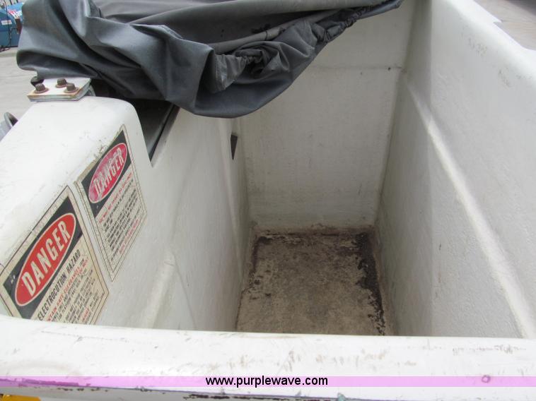 image for item F5071 1986 GMC General bridge inspection truck