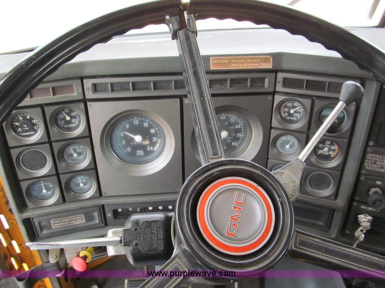 image for item F5071 1986 GMC General bridge inspection truck