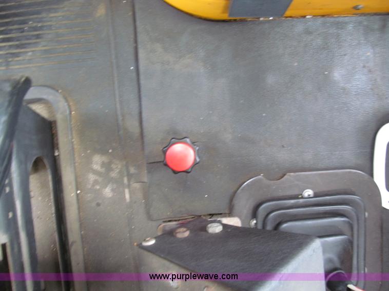 image for item F5071 1986 GMC General bridge inspection truck