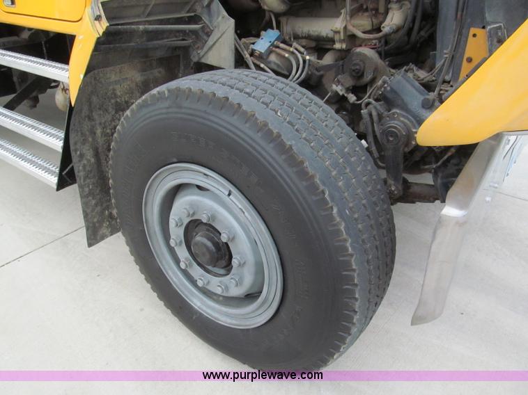 image for item F5071 1986 GMC General bridge inspection truck