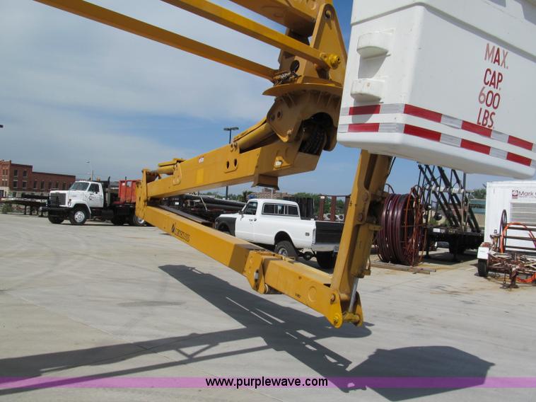 image for item F5071 1986 GMC General bridge inspection truck