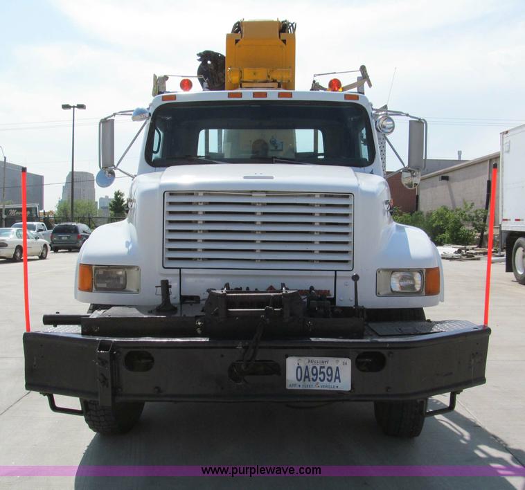 image for item F5072 1991 International 4800 digger derrick truck