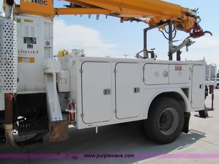 image for item F5072 1991 International 4800 digger derrick truck