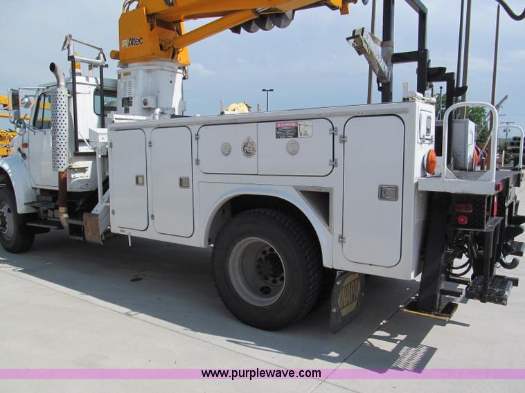 image for item F5072 1991 International 4800 digger derrick truck