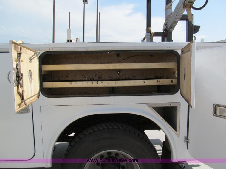 image for item F5072 1991 International 4800 digger derrick truck