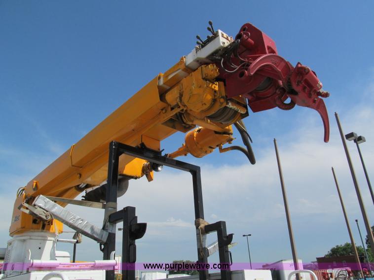 image for item F5072 1991 International 4800 digger derrick truck