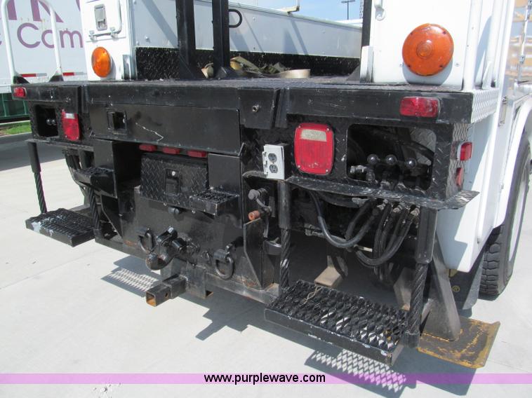 image for item F5072 1991 International 4800 digger derrick truck