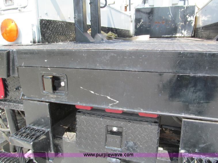 image for item F5072 1991 International 4800 digger derrick truck