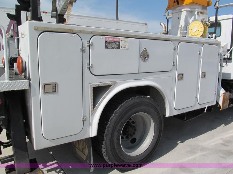 image for item F5072 1991 International 4800 digger derrick truck