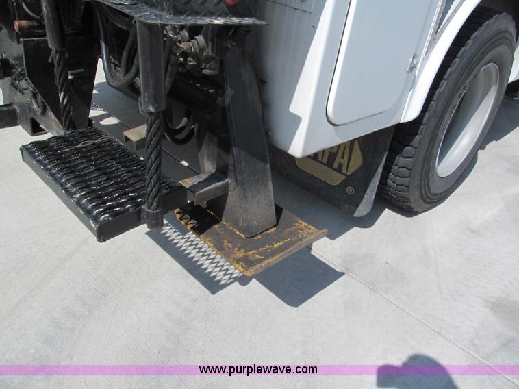 image for item F5072 1991 International 4800 digger derrick truck