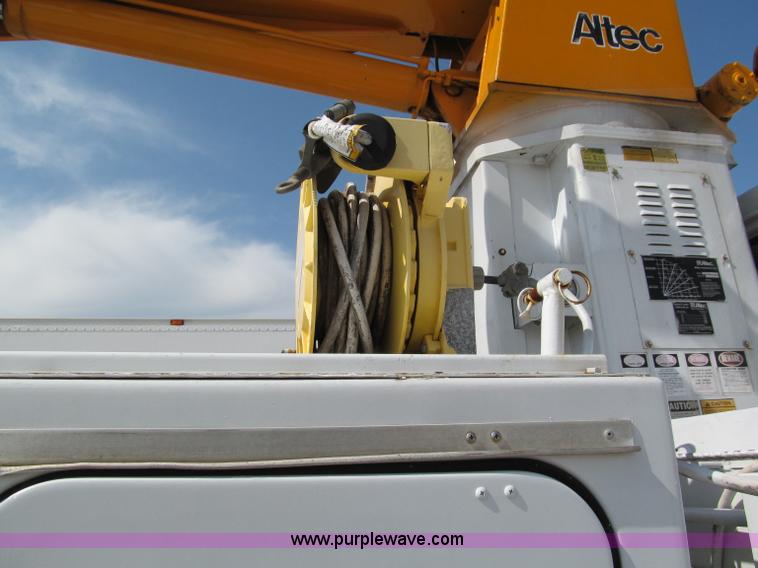 image for item F5072 1991 International 4800 digger derrick truck