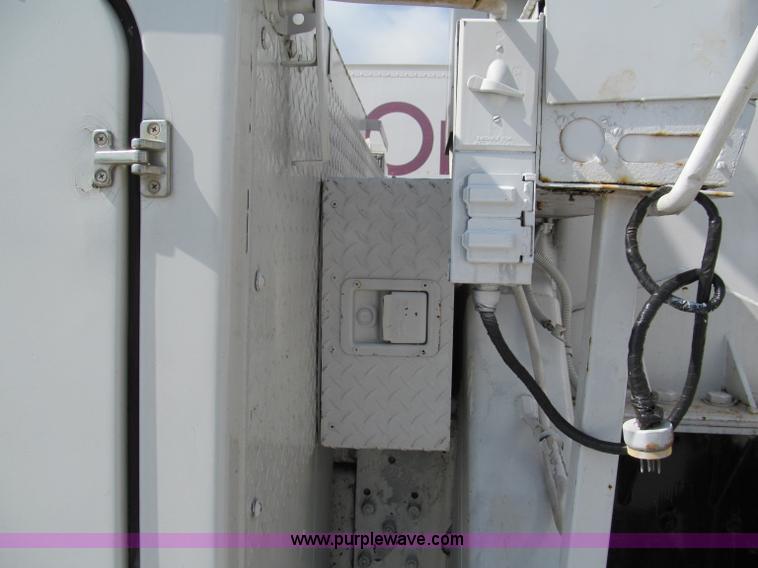 image for item F5072 1991 International 4800 digger derrick truck