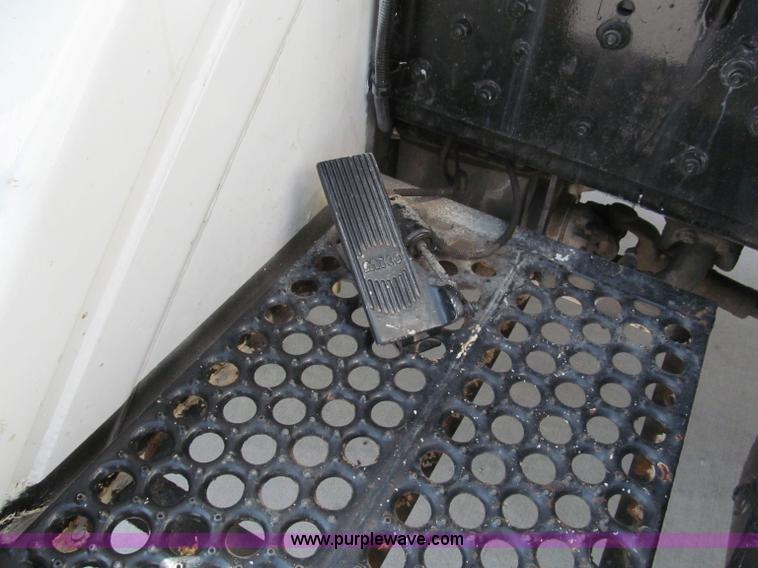 image for item F5072 1991 International 4800 digger derrick truck