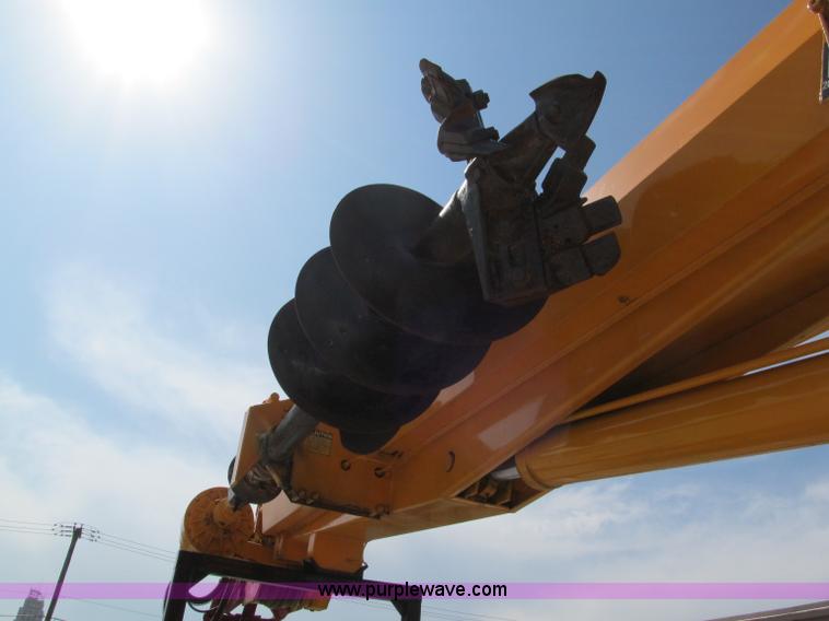 image for item F5072 1991 International 4800 digger derrick truck