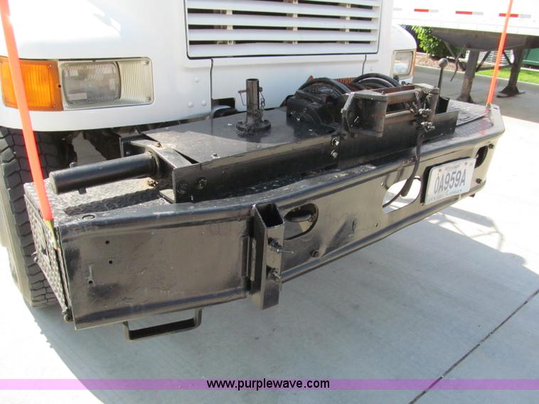 image for item F5072 1991 International 4800 digger derrick truck