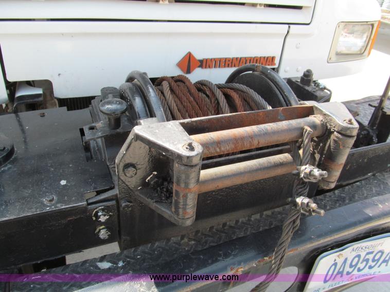 image for item F5072 1991 International 4800 digger derrick truck