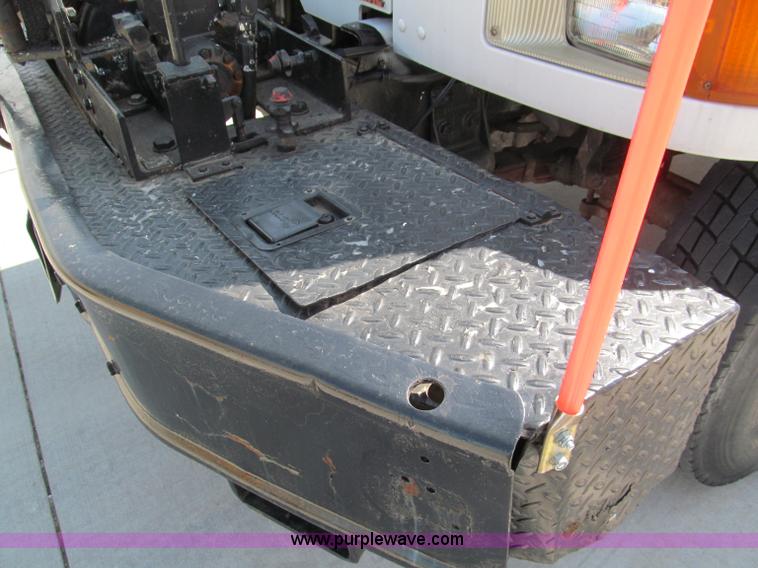 image for item F5072 1991 International 4800 digger derrick truck