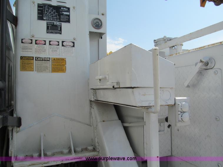 image for item F5072 1991 International 4800 digger derrick truck