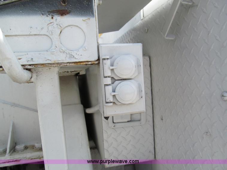 image for item F5072 1991 International 4800 digger derrick truck