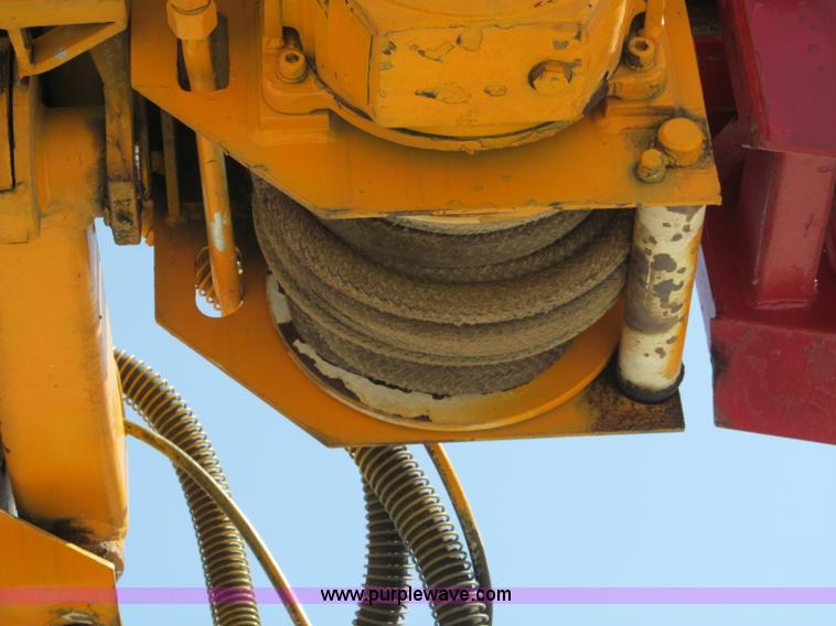 image for item F5072 1991 International 4800 digger derrick truck