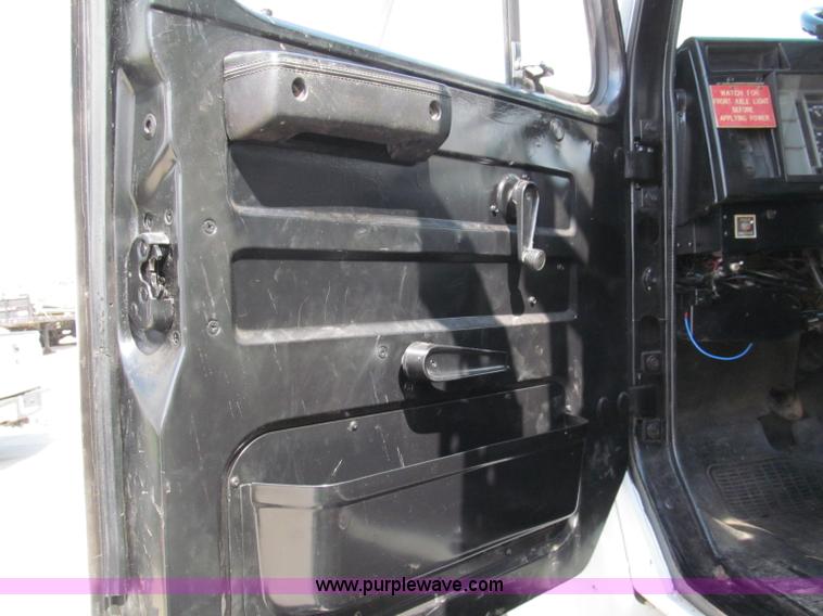 image for item F5072 1991 International 4800 digger derrick truck