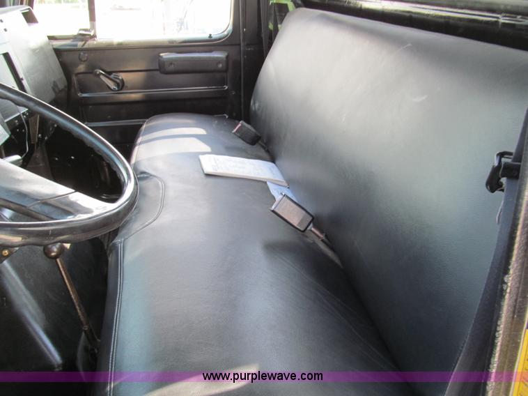 image for item F5072 1991 International 4800 digger derrick truck