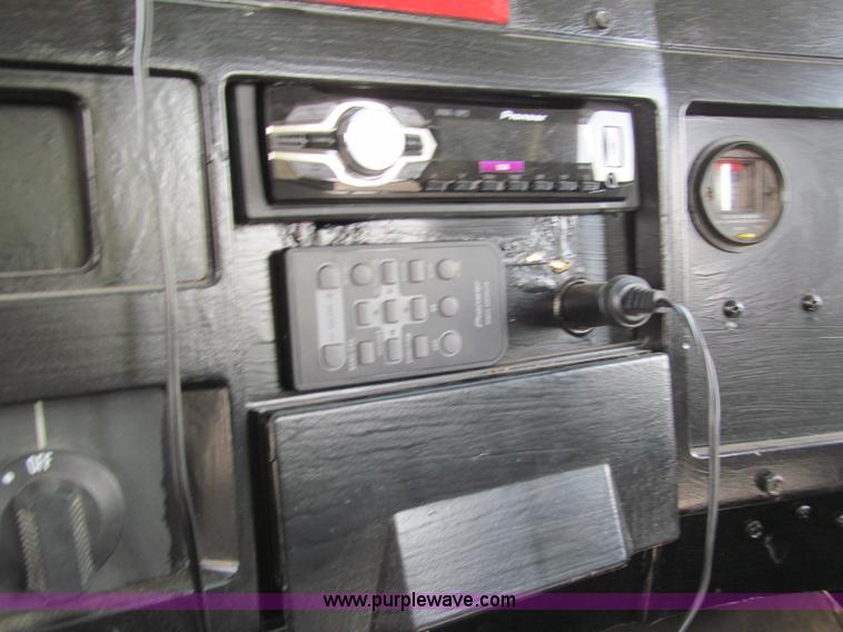 image for item F5072 1991 International 4800 digger derrick truck