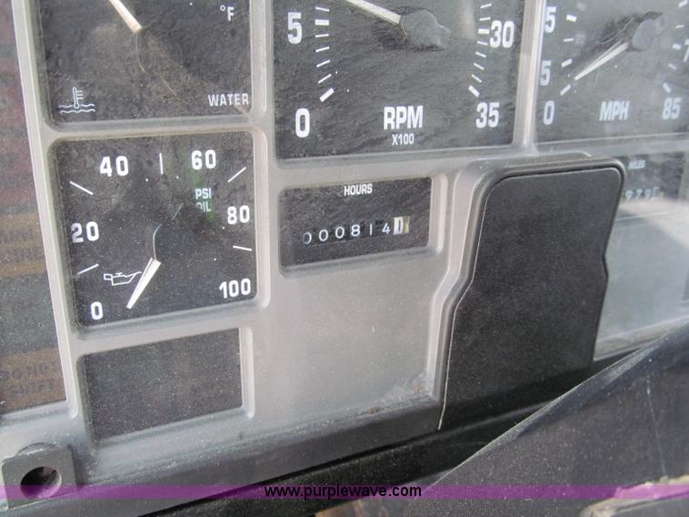 image for item F5072 1991 International 4800 digger derrick truck