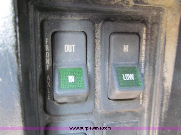 image for item F5072 1991 International 4800 digger derrick truck