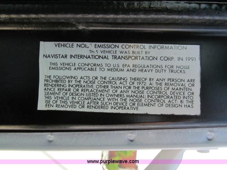 image for item F5072 1991 International 4800 digger derrick truck