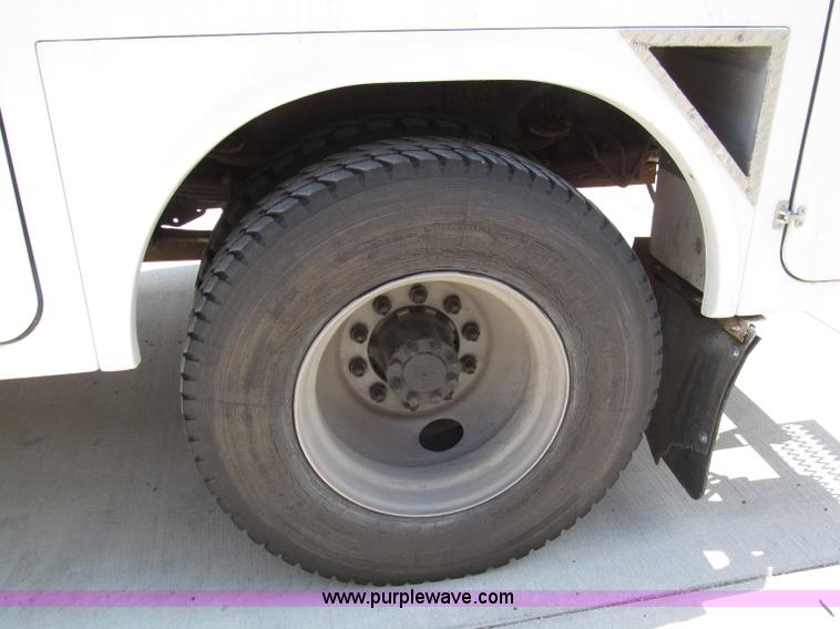 image for item F5072 1991 International 4800 digger derrick truck