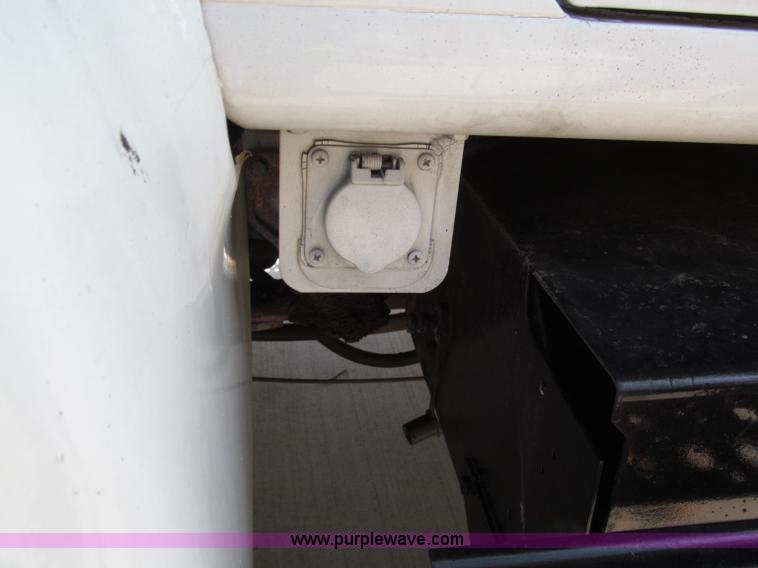 image for item F5072 1991 International 4800 digger derrick truck