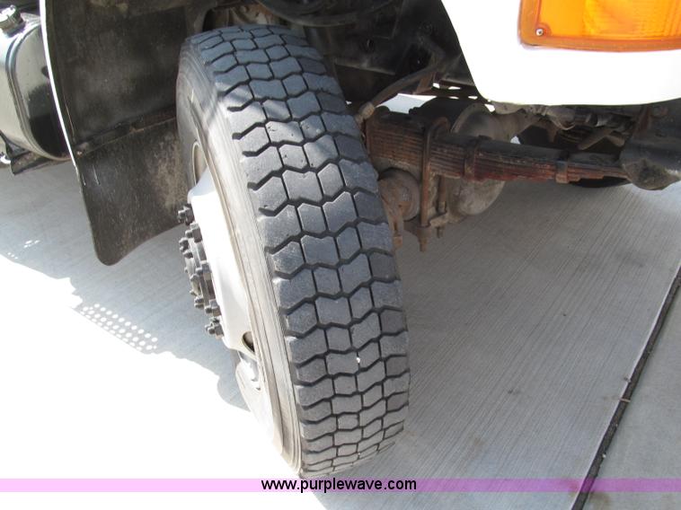 image for item F5072 1991 International 4800 digger derrick truck